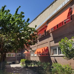 Los colegios de Arganda se preparan para el calor: instalación de toldos para proteger a los alumnos de las altas temperaturas