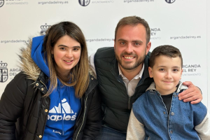 Alberto Escribano recibe a Rubén y Lidia en el Día Mundial del Autismo para conocer y concienciar sobre el TEA