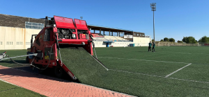 Renovamos por primera vez desde su construcción el césped artificial del campo de la Ciudad del Fútbol de Arganda
