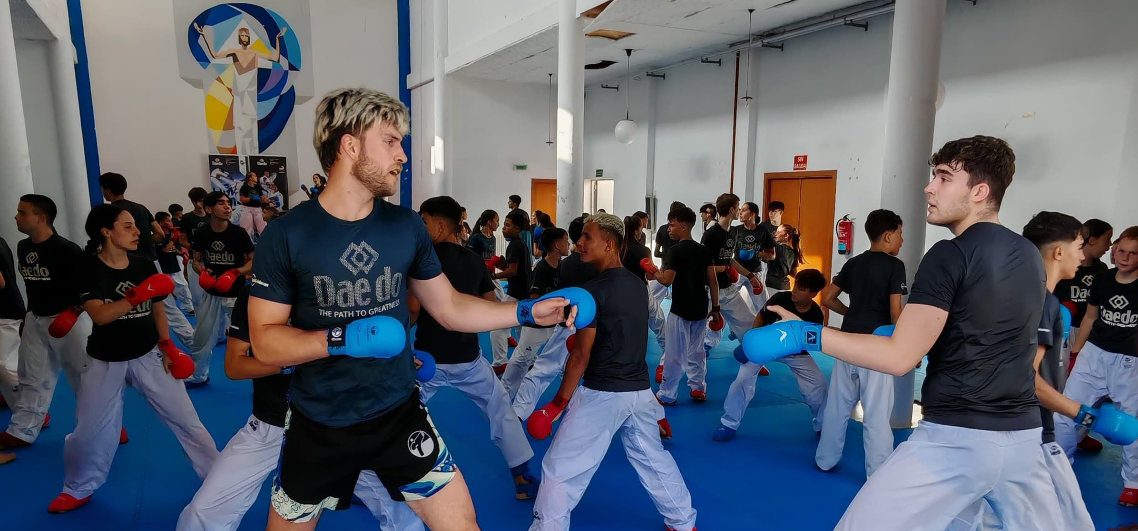 Alberto Escribano visita el Summer Camp del Club de Kárate de Iván Leal