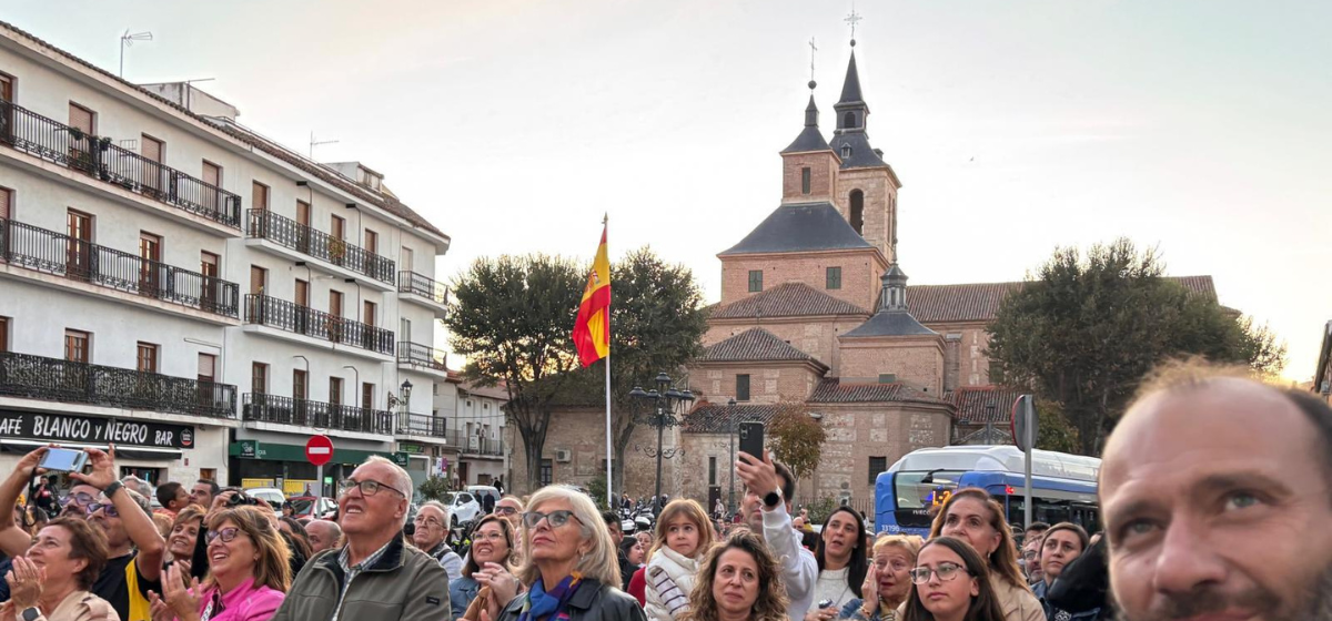 Histórico recibimiento en Arganda a Beatriz Neila tras conquistar el subcampeonato del mundo de motociclismo