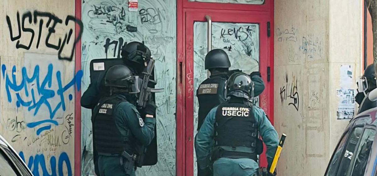 La Guardia Civil desaloja con éxito a varias personas que ocupaban ilegalmente un inmueble en Arganda