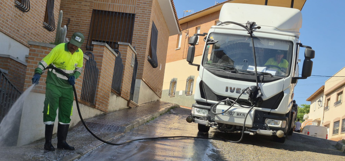 Inédita campaña de limpieza viaria en Arganda: intervenimos 50 calles retirando por primera vez los coches estacionados