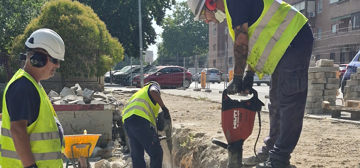 Avanza el mantenimiento de los colegios de Arganda: rehabilitamos el muro de contención del CEIP Federico García Lorca