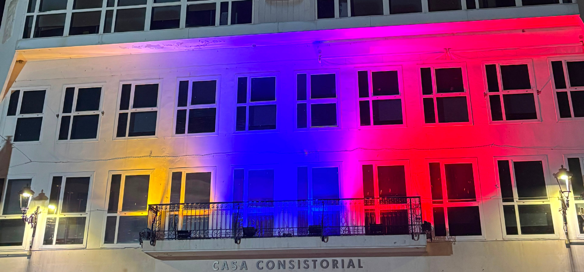 Iluminamos el Ayuntamiento de Arganda con la bandera de Colombia en señal de apoyo a los afectados por el terremoto