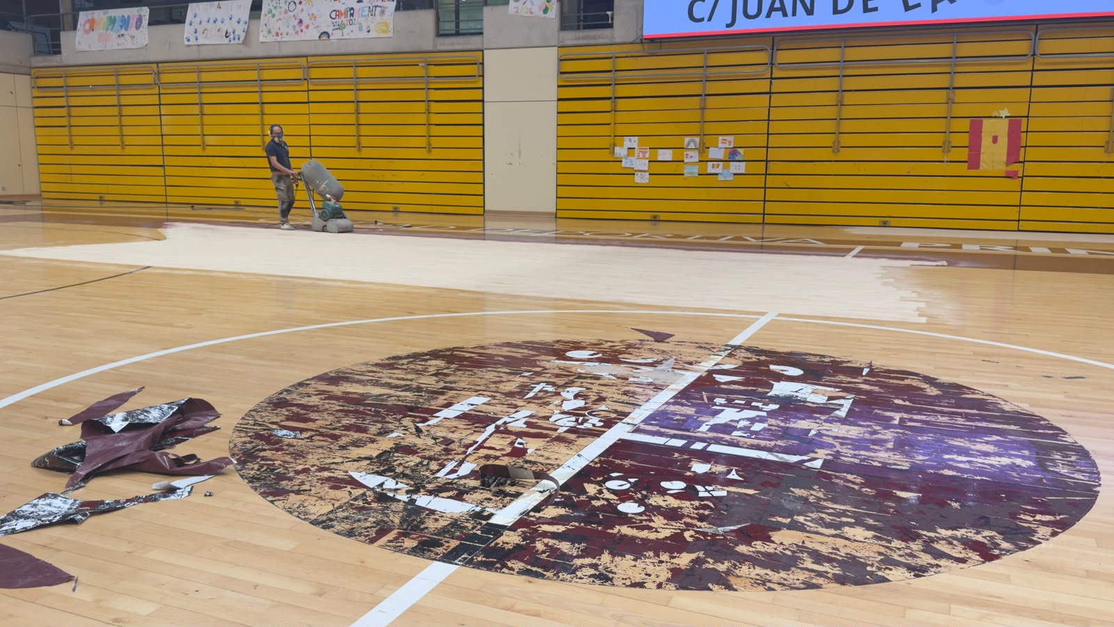 Reparamos totalmente el parqué del pabellón de la Ciudad Deportiva Príncipe Felipe de Arganda